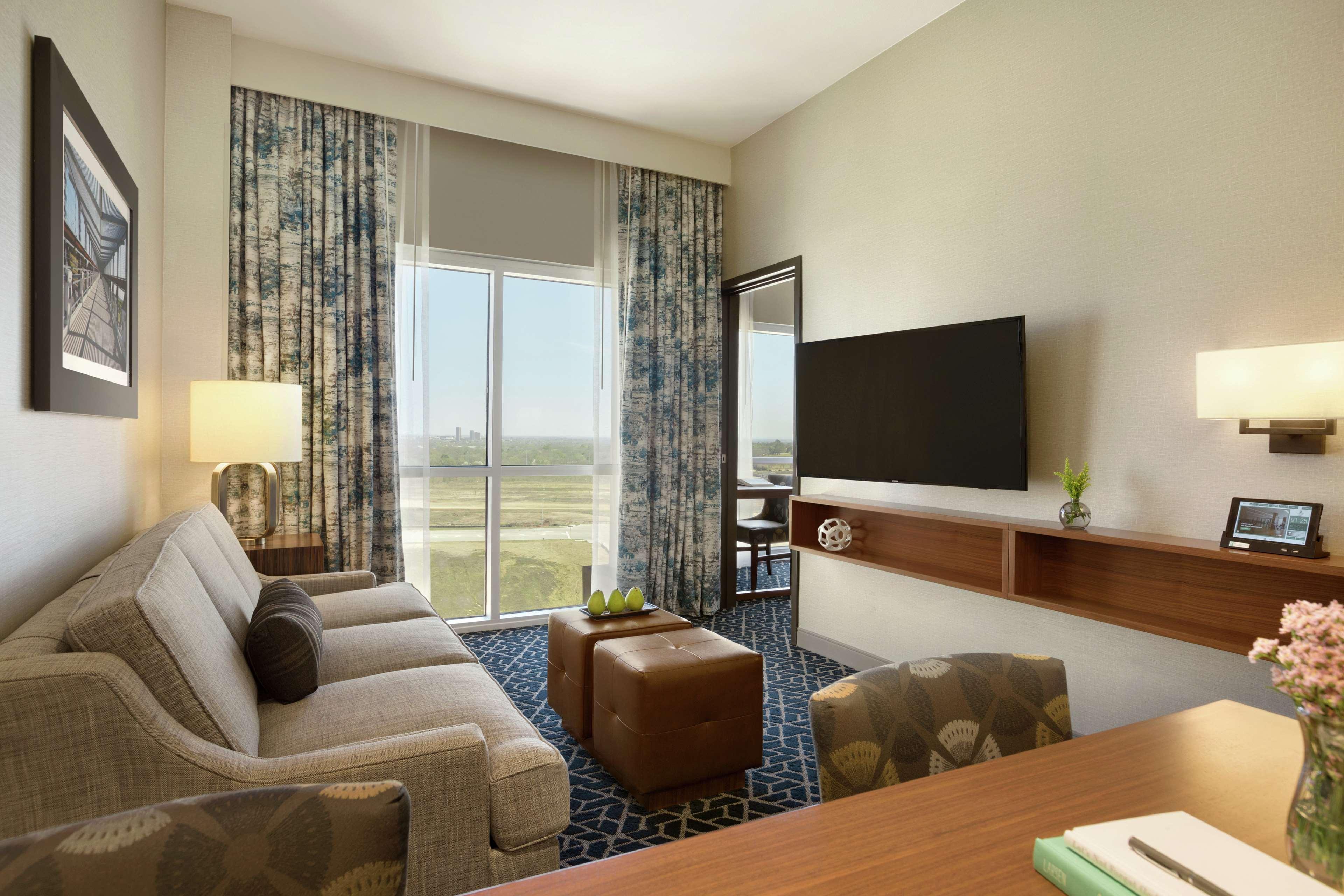 Embassy Suites By Hilton Denton Convention Center Zewnętrze zdjęcie