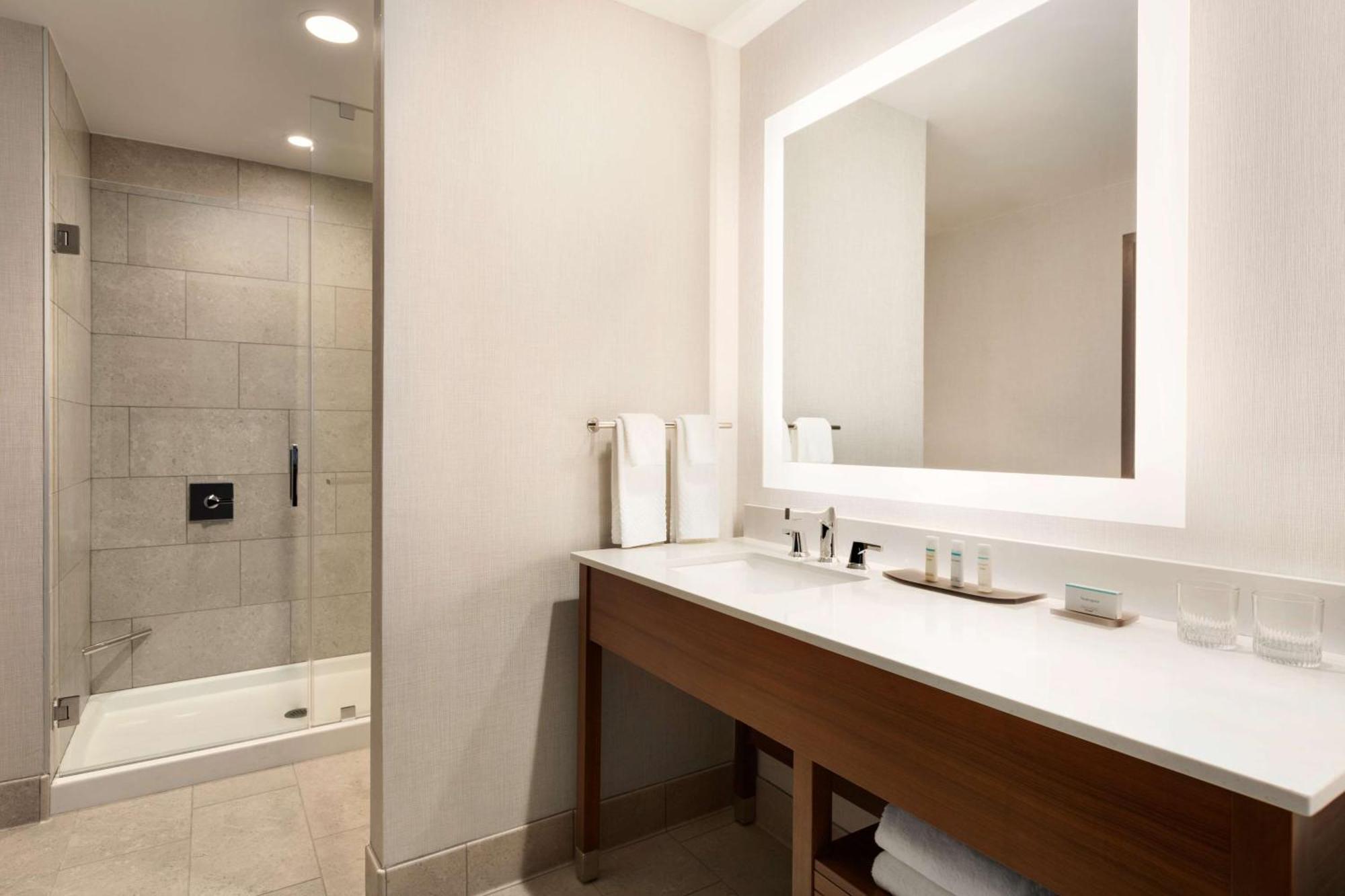 Embassy Suites By Hilton Denton Convention Center Zewnętrze zdjęcie