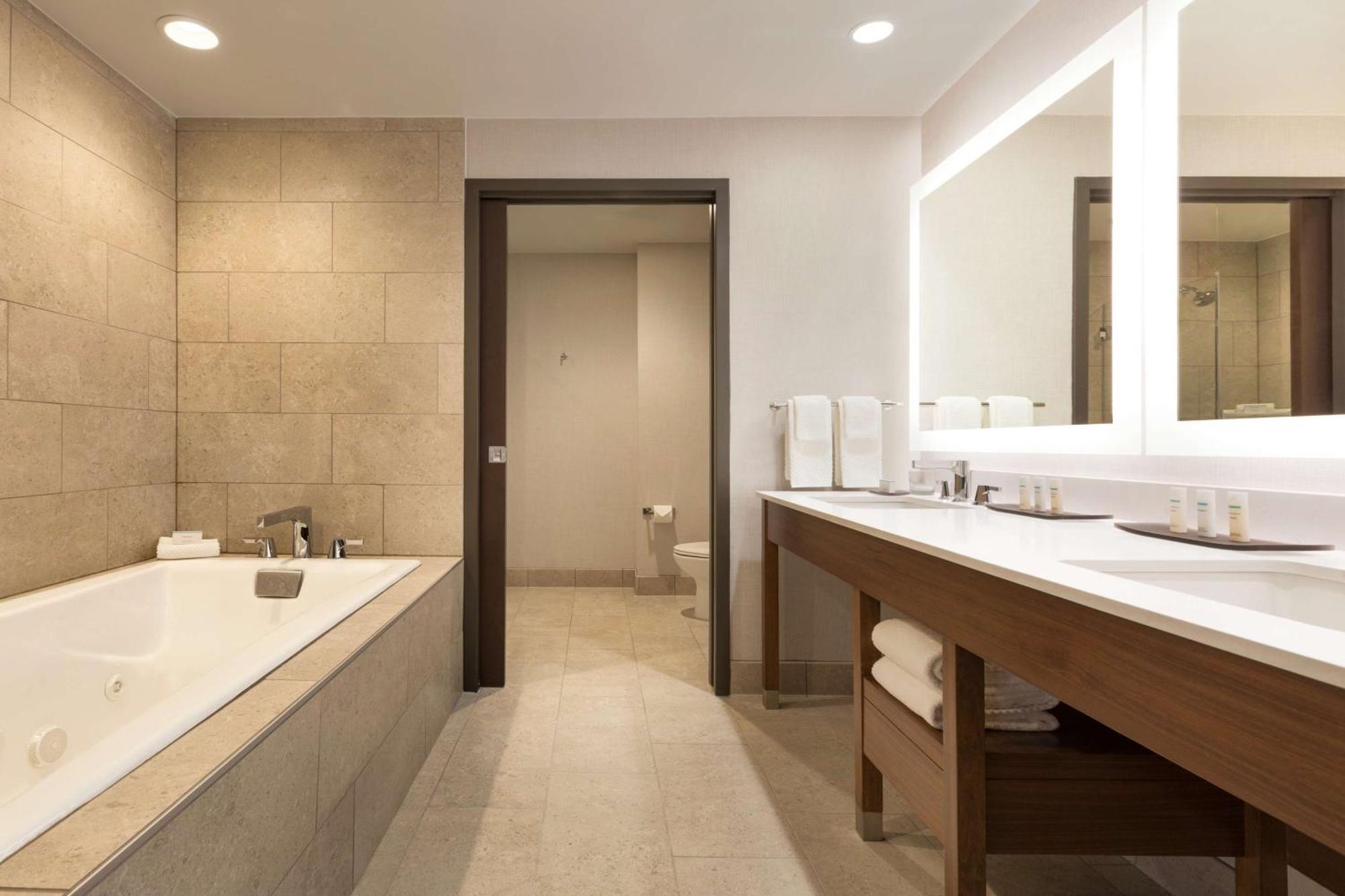 Embassy Suites By Hilton Denton Convention Center Zewnętrze zdjęcie