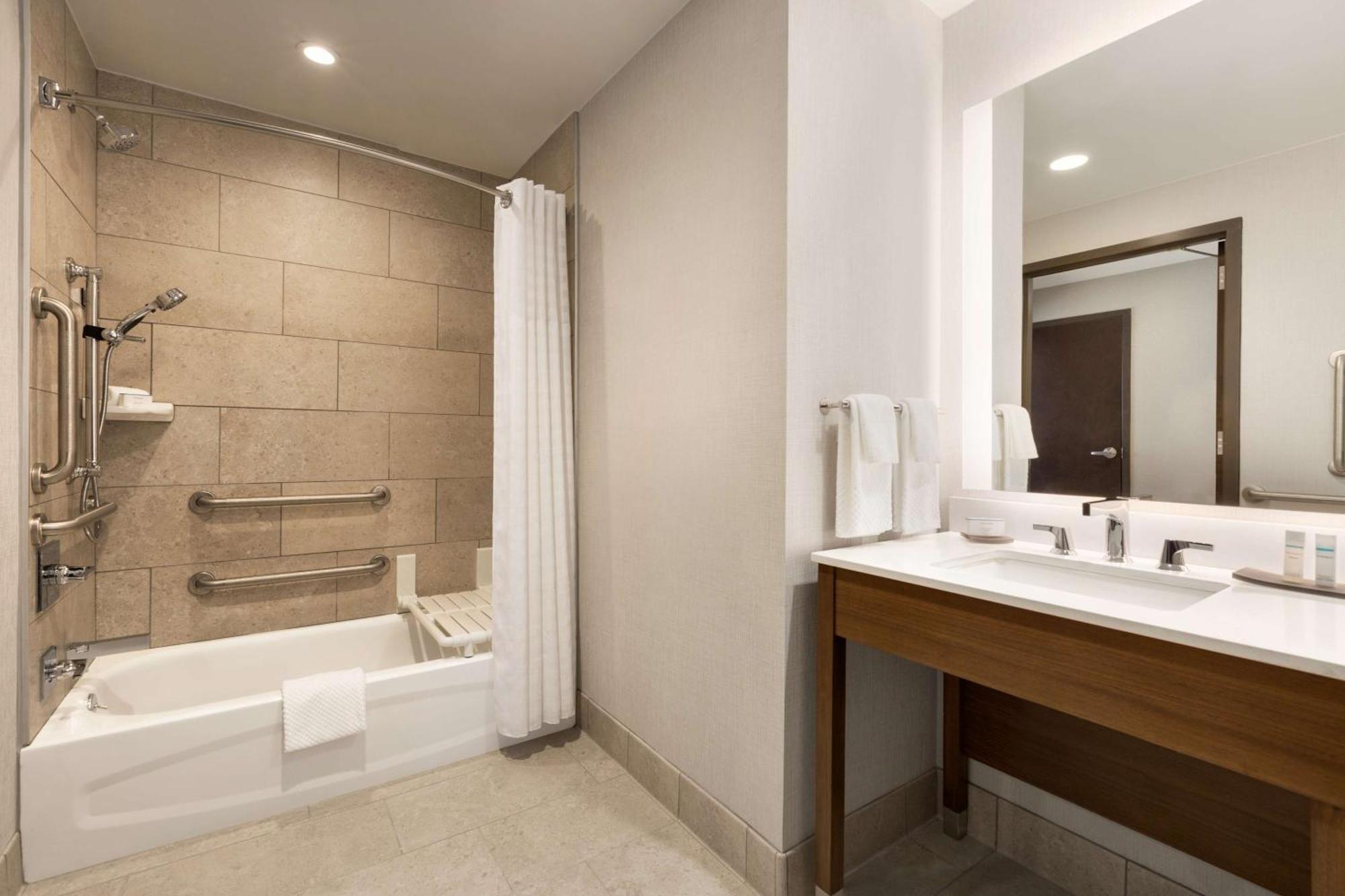 Embassy Suites By Hilton Denton Convention Center Zewnętrze zdjęcie
